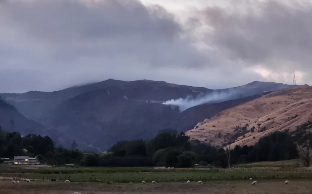 A view of the Port Hills on Saturday from the Hoon Hay Rd cordon. Photo: RNZ
