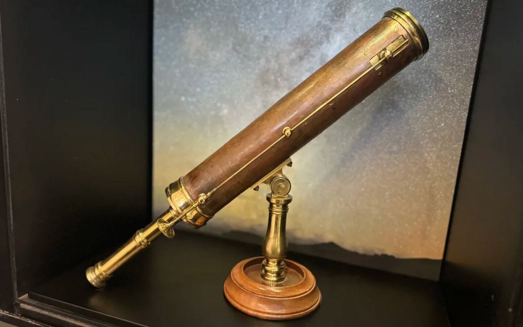 The museum holds the oldest telescope in New Zealand in its collection.