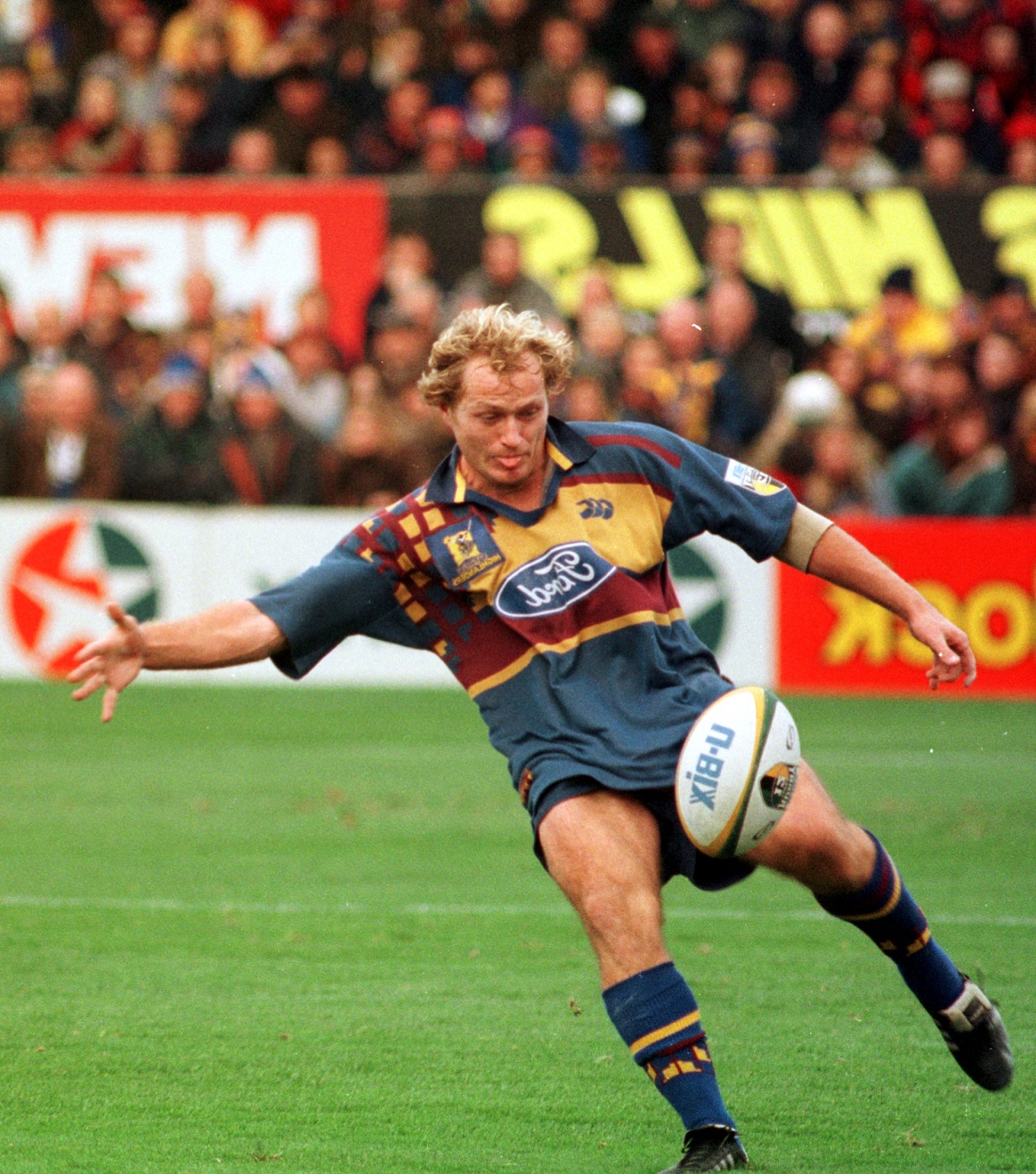 Highlanders first five Tony Brown puts in a kick during the 1999 Super 12 final at Carisbrook....