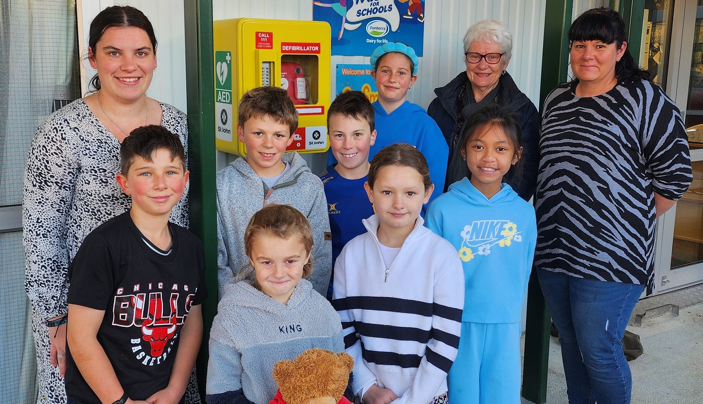 Tapanui School teacher Whaea Renee (left), Hato Hone St John representative Anne Marie Tamblyn...