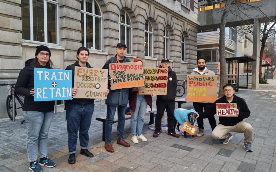 Junior doctors on the picket line in Dunedin in May. Photo: RNZ