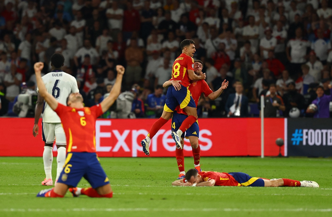 Spanish players celebrate their victory over England. Photo: Reuters