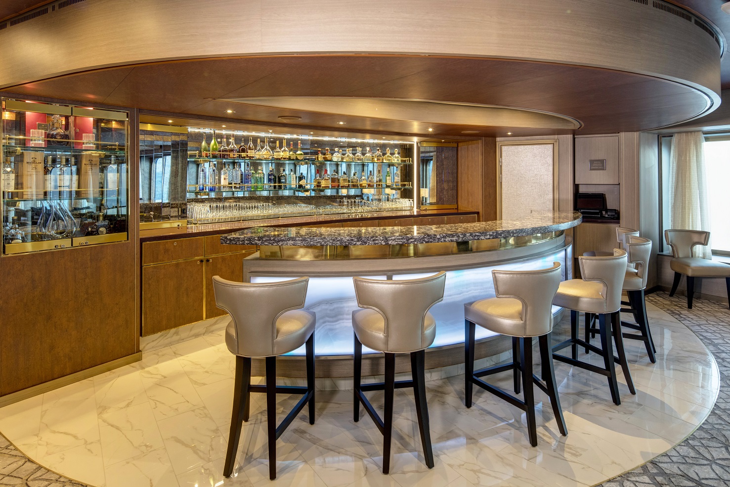 The Pinnacle Bar on Noordam. Photo: Douglas Peebles