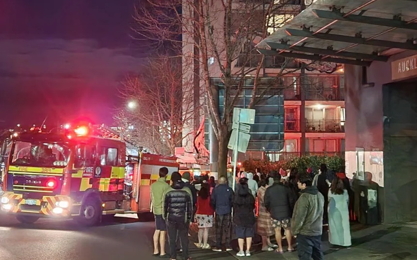 Fire crews at the scene in Auckland this morning. Photo: RNZ