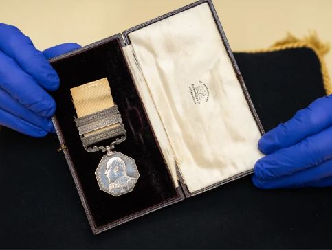 The Polar Medal. Photo: Supplied / Canterbury Museum