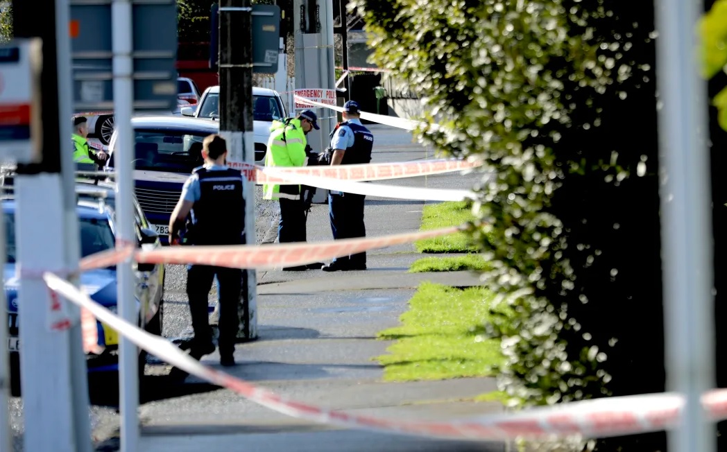 Police cordon off Tuarangi Road in Auckland's Grey Lynn after a shooting. Photo: RNZ/Marika Khabazi