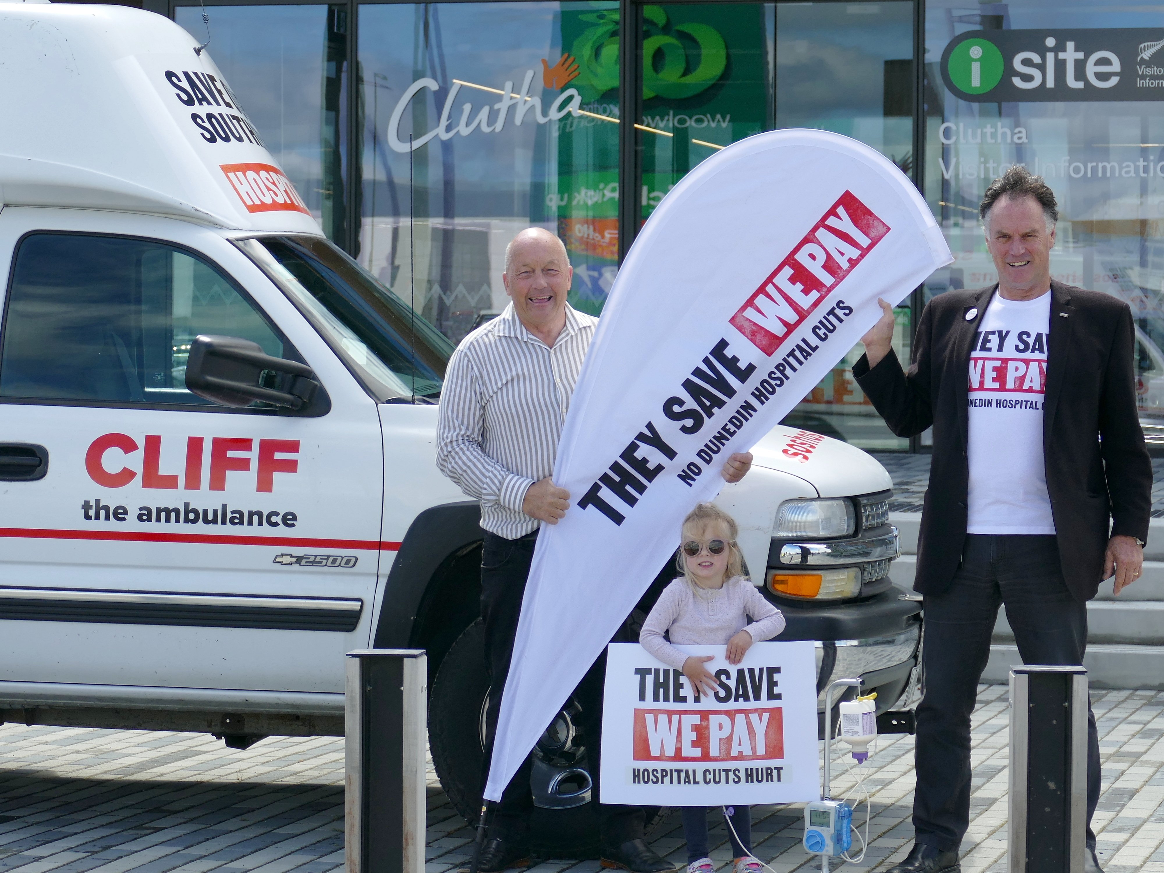 Dunedin Hospital user Sofia Munro, 3, of Balclutha, is flanked by Clutha District Mayor Bryan...