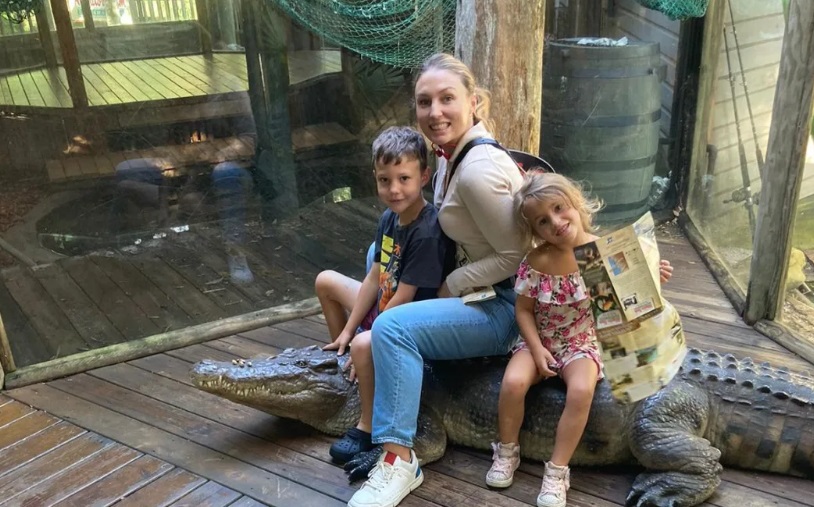 New Zealander Erica Dill-Russell with her children at a zoo in Florida. Photo: Supplied