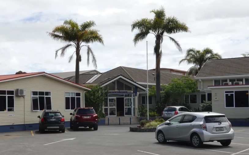 Police were called to the school at about 1.30pm after a report of trespassing. Photo: RNZ 