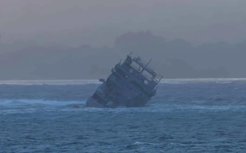 HMNZS Manawanui ran aground before sinking in Samoa. Photo: Supplied