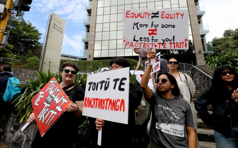 A group of protesters in Auckland's Newmarket. Photo: RNZ 