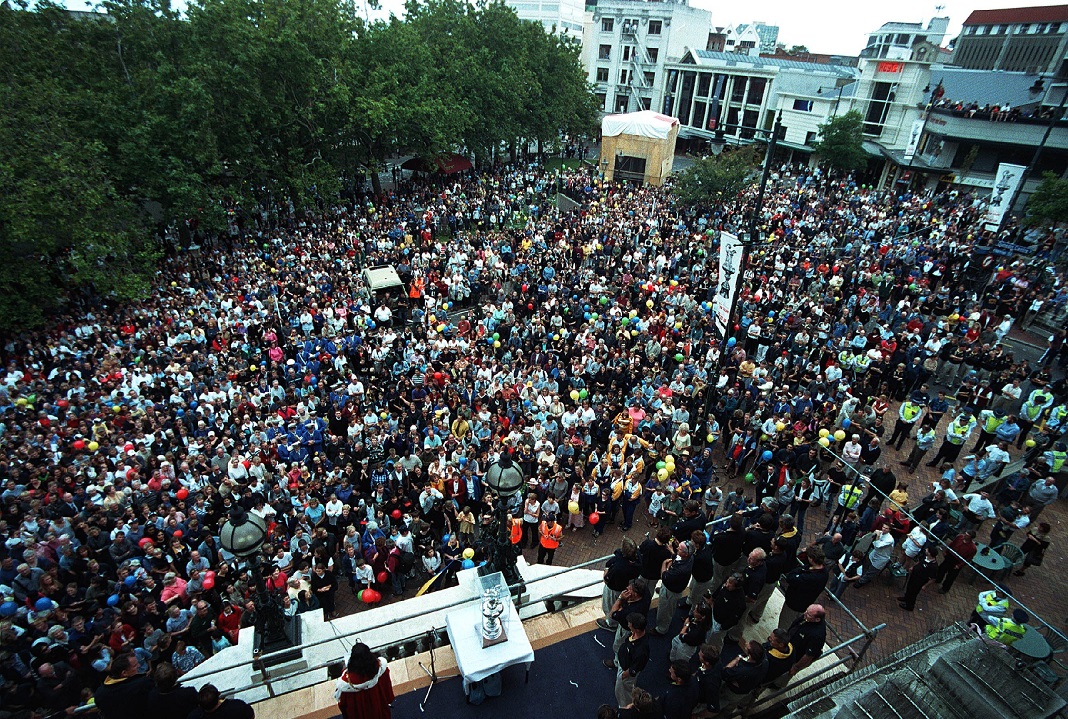 Wellwishers throng the Octagon for Team New Zealand’s victory parade in March 2000. Photo: ODT files