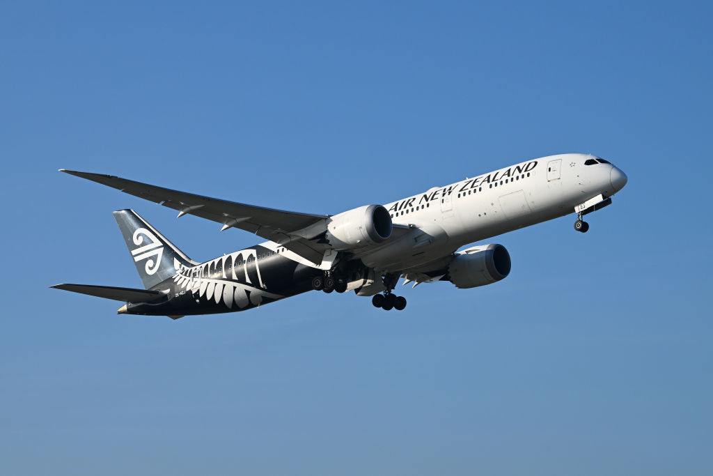 An Air New Zealand flight bound for Sydney was forced to divert to Auckland after engine problems...