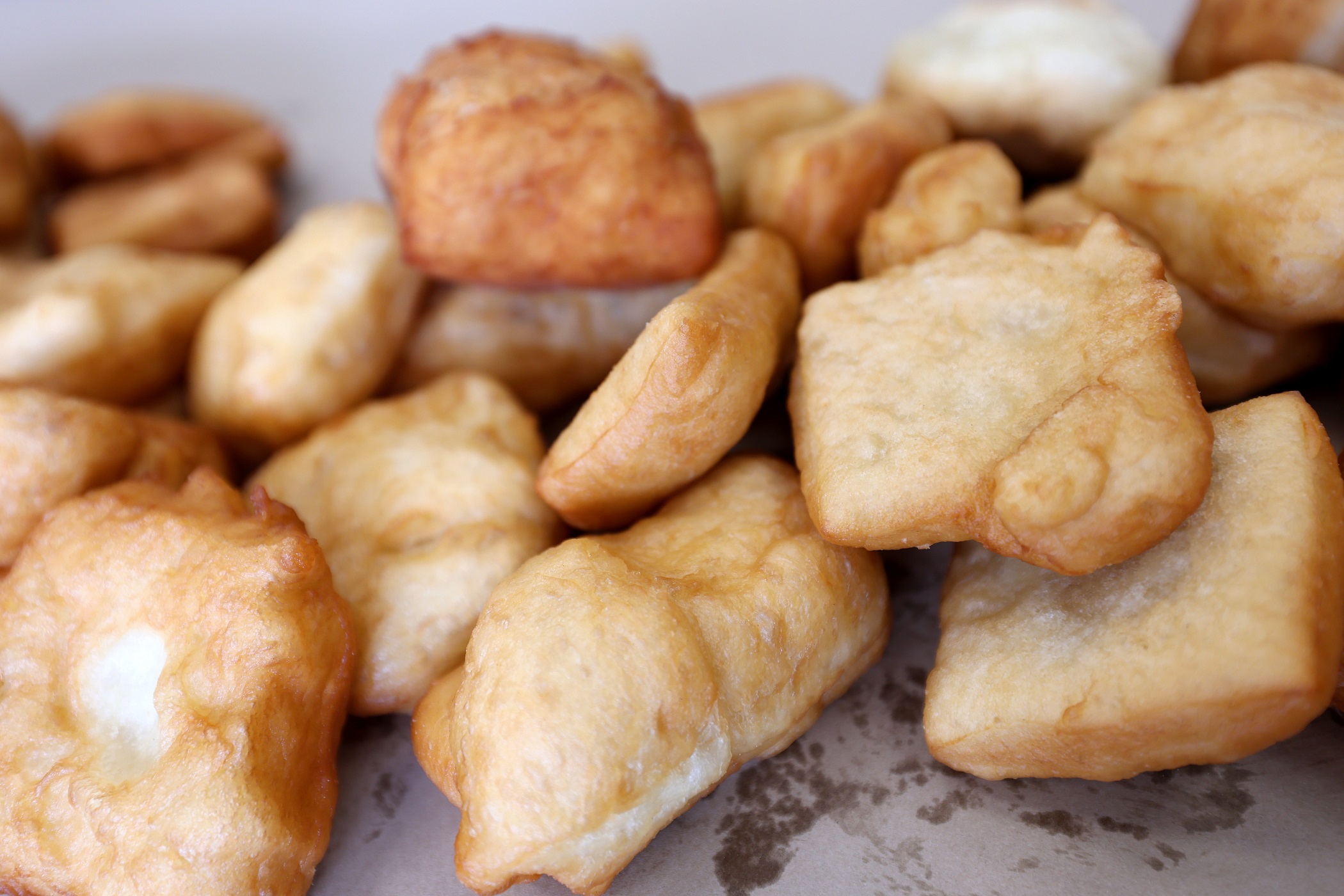 Parāoa parai, golden syrup or jam? Or just plain butter? Photo: Getty Images