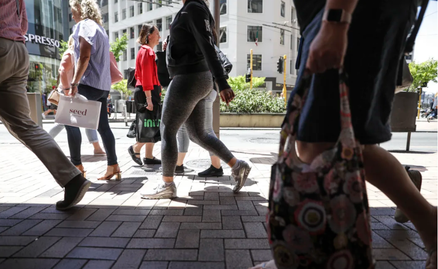 The main contributors to the latest contraction included a 1.1% decline in retail. Photo: RNZ