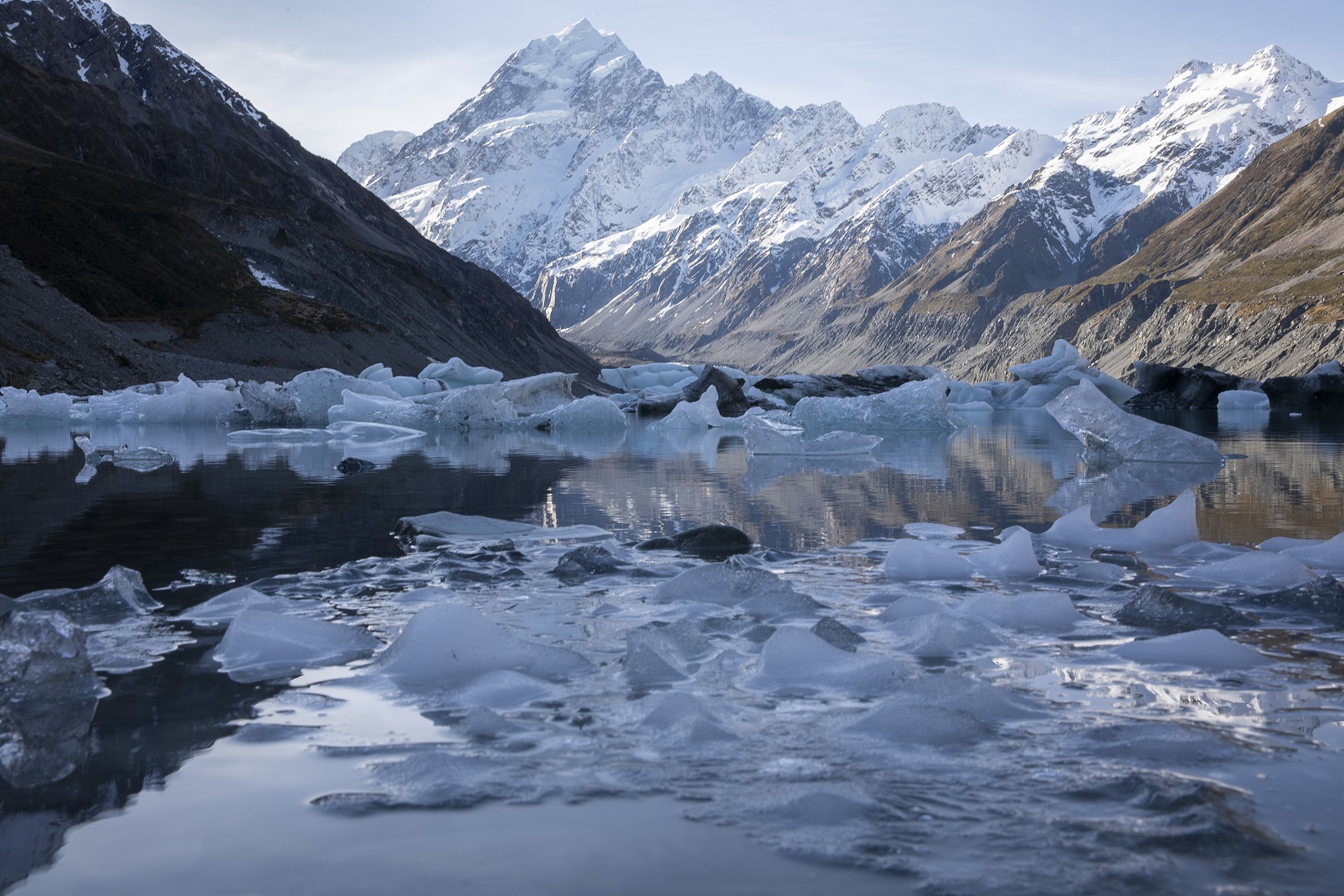 Aoraki and Hooker Lake at Aoraki National Park. Photo: Getty Images