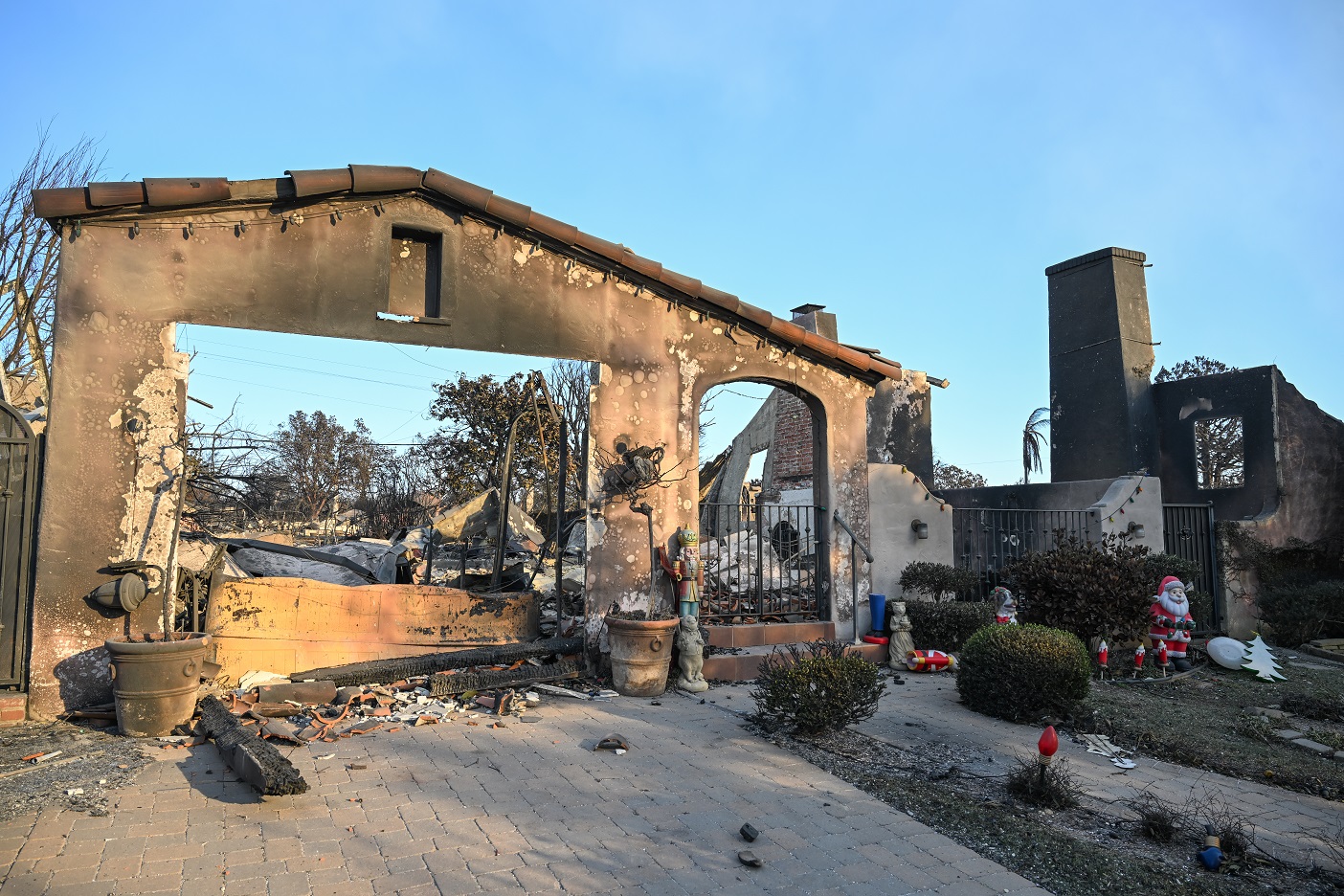 The remnants of a house, destroyed in the Palisades Fire. Photo: Getty Images