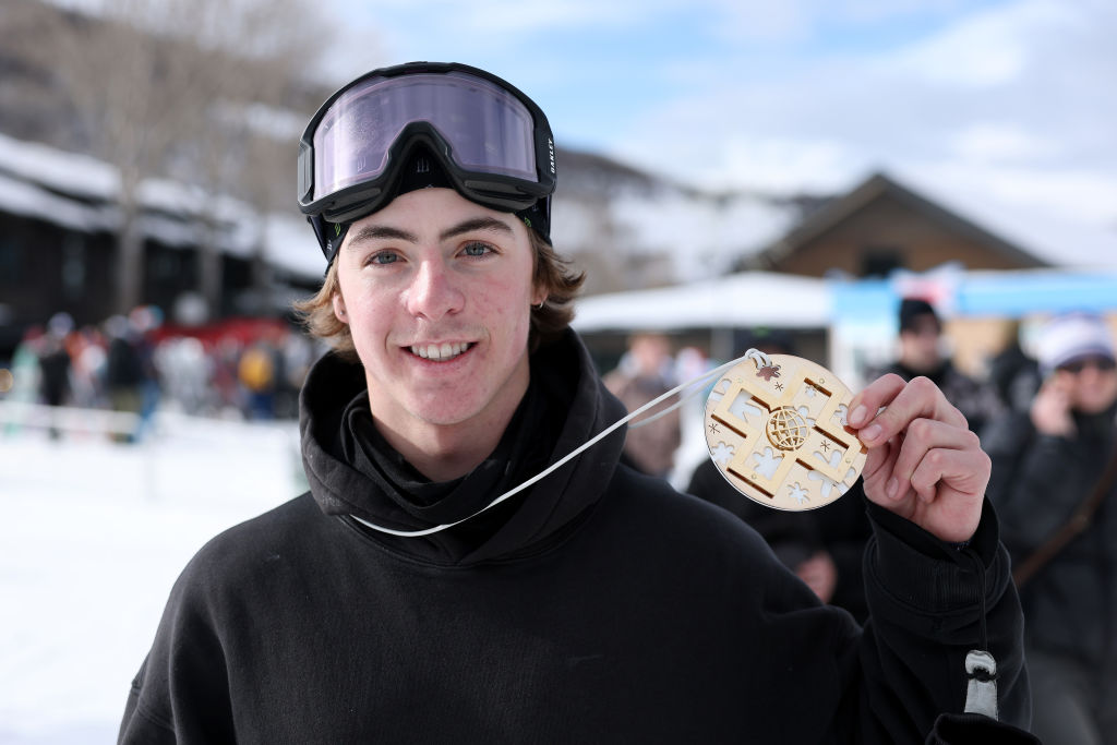 Harrington proudly displays his gold medal. PHOTOS: GETTY IMAGES