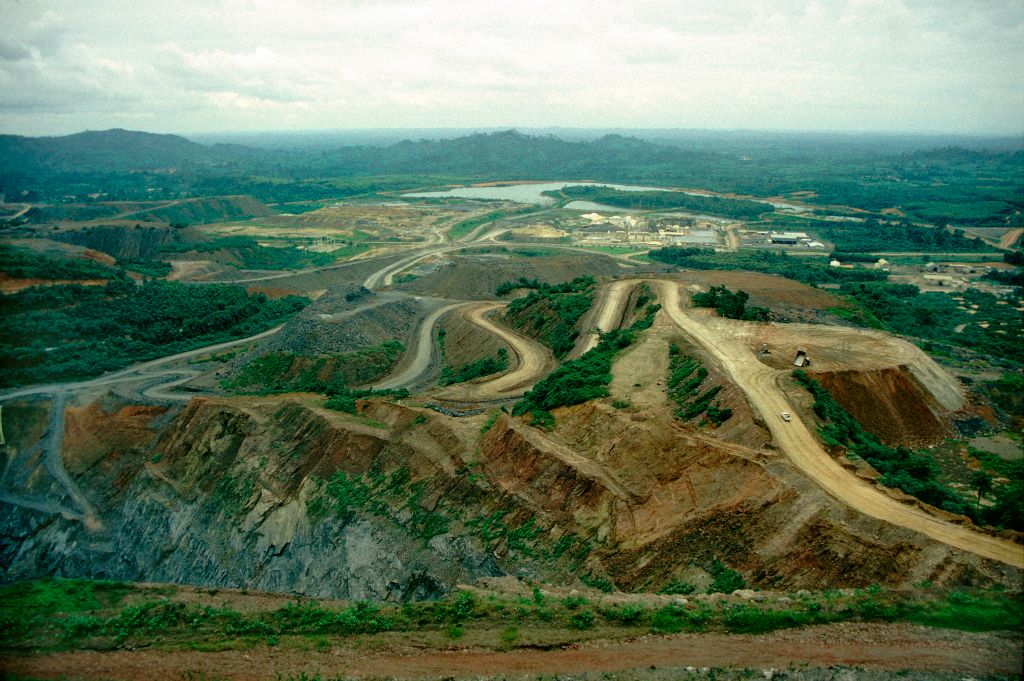 The Ashanti Goldfields strip mine in Obuasi in the Ashanti Region in Ghana, West Africa. Photo:...