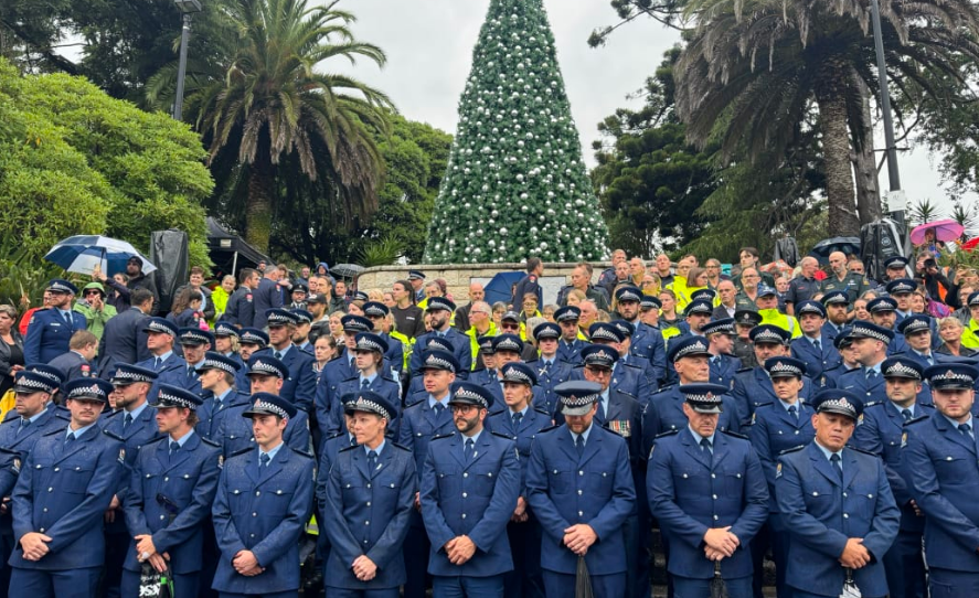 A large number of police attended the vigil. Photo: RNZ 