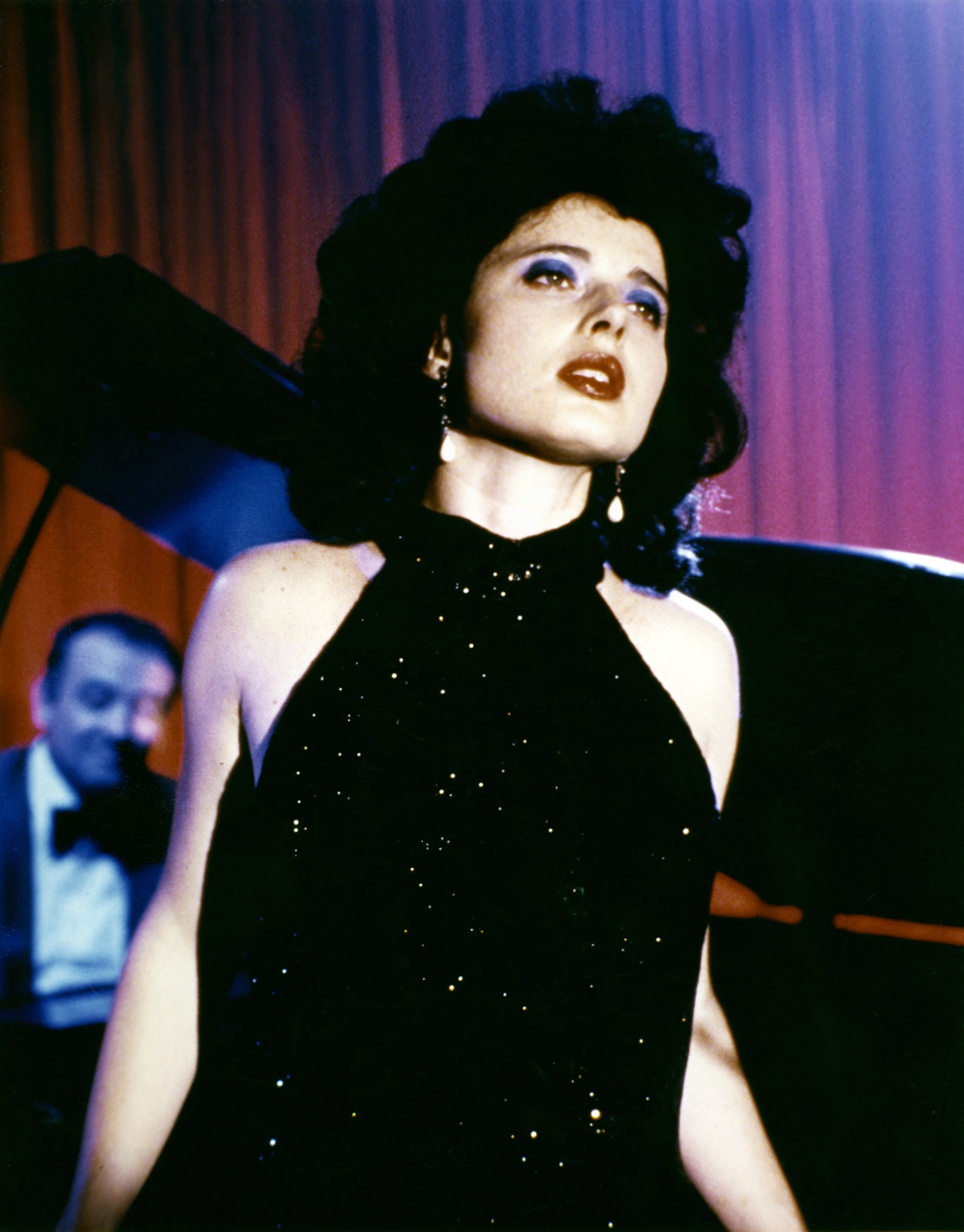 Isabella Rossellini on the set of the 1986 film Blue Velvet. Photo: Getty Images