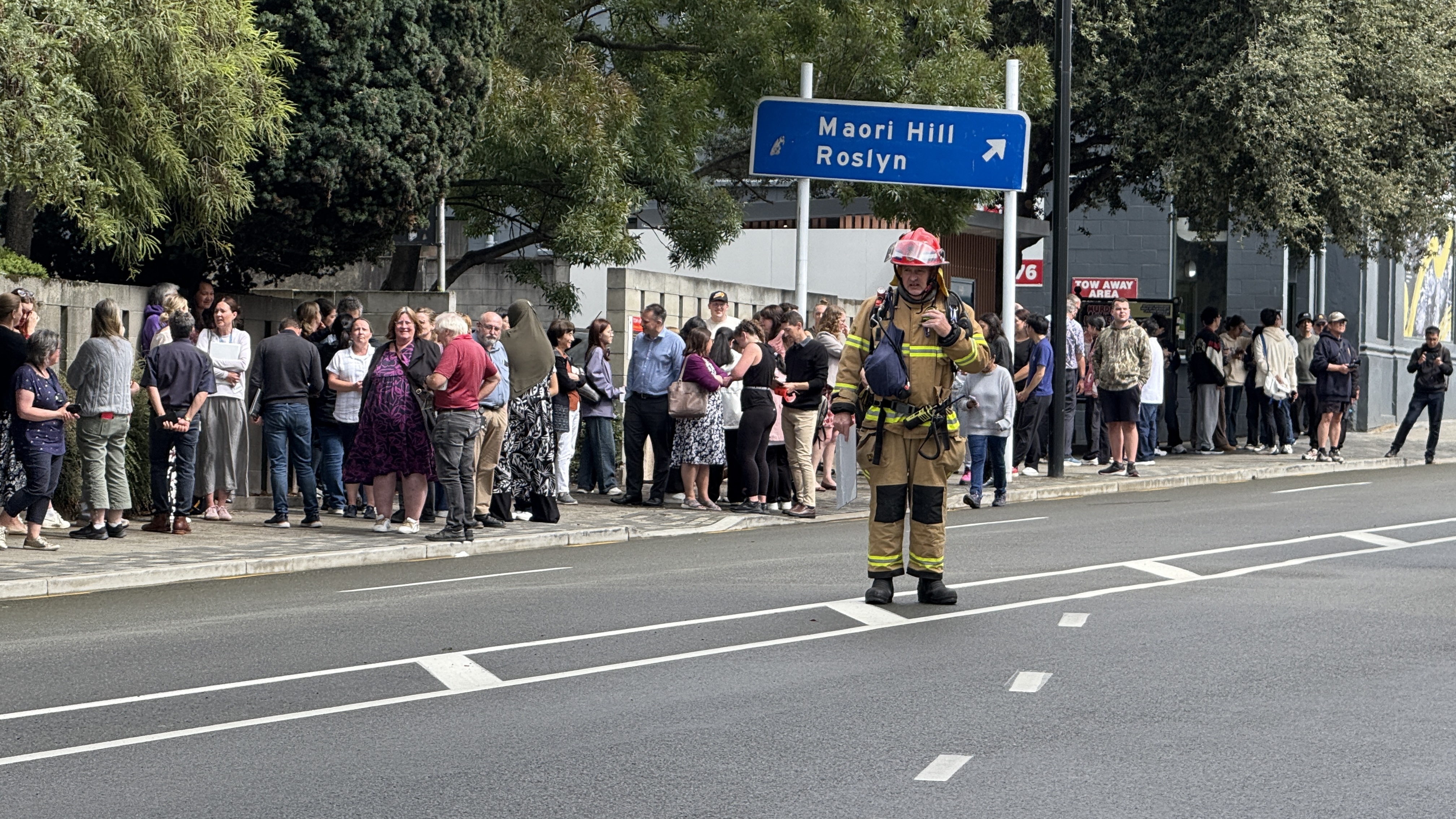 A firefighter with evacuated people in Frederick St. Photo: Craig Baxter