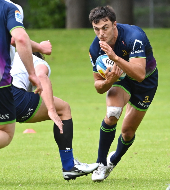 Highlanders first five Taine Robinson carries the ball at training last month. Photo: Gerard O'Brien