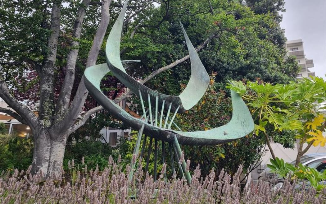 John Middleditch's sculpture Eleven Bronze Rods supporting Albatross Wingspan which is on display...