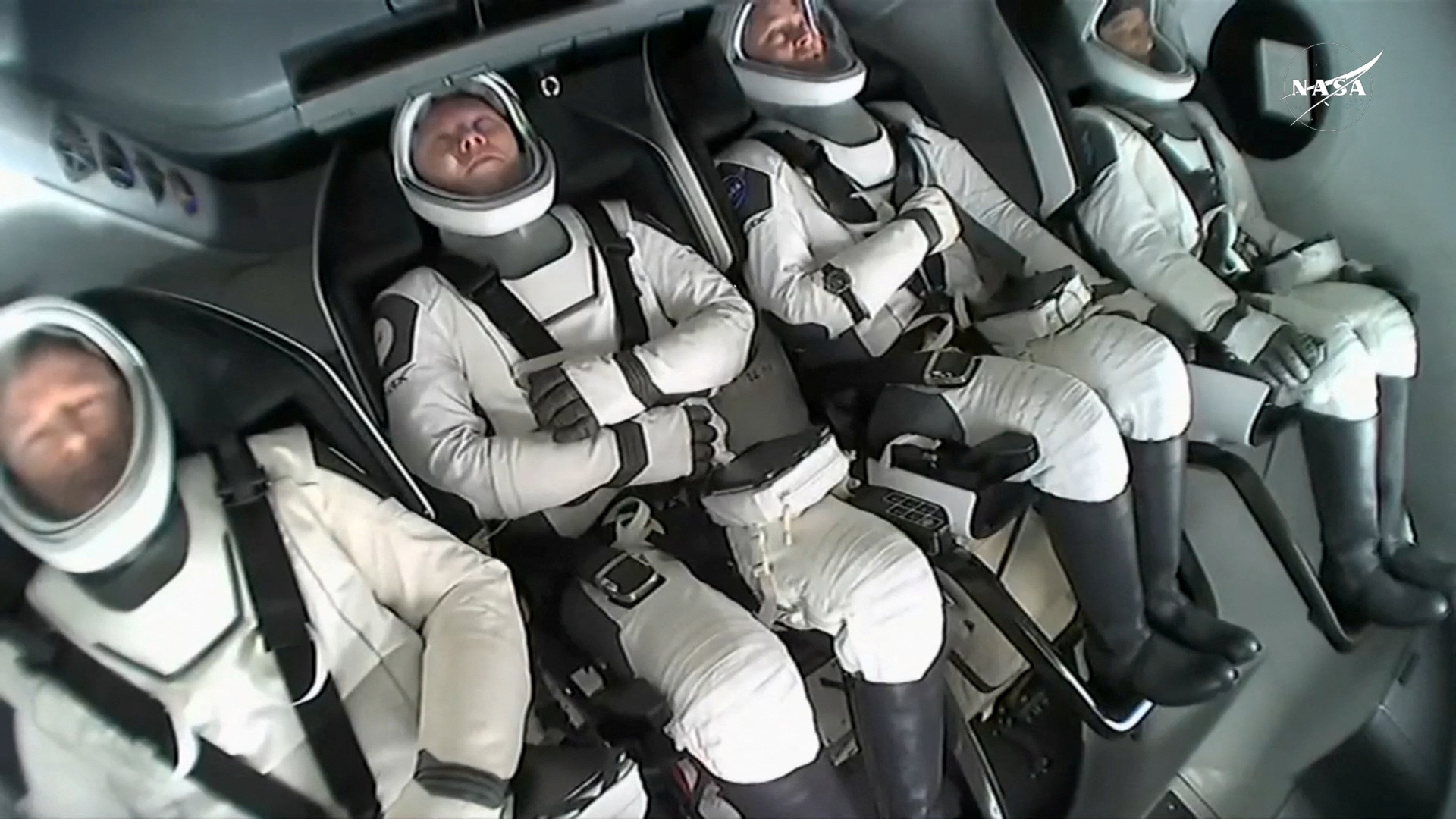 Butch Wilmore and Suni Williams and two other astronauts descend in the Crew Dragon back to Earth...