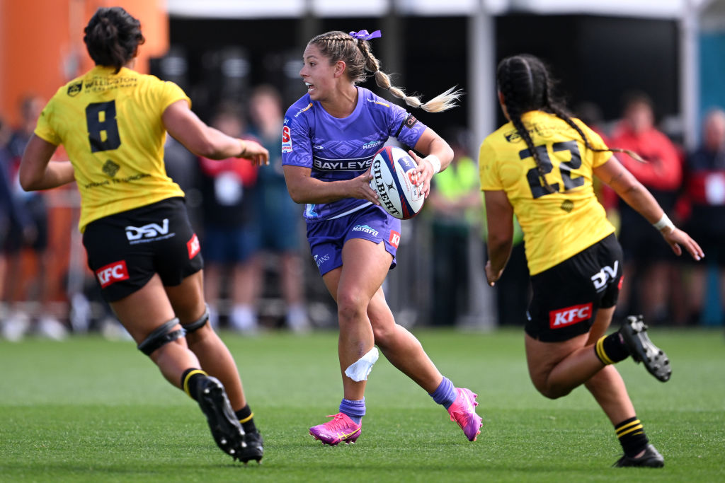 Matatu's Amy du Plessis runs the ball up against the Poua. Photo: Getty Images