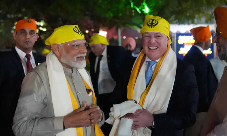 Narendra Modi and Christopher Luxon at Sikh temple Gurdwara Rakab Ganj Sahib. Photo: Supplied