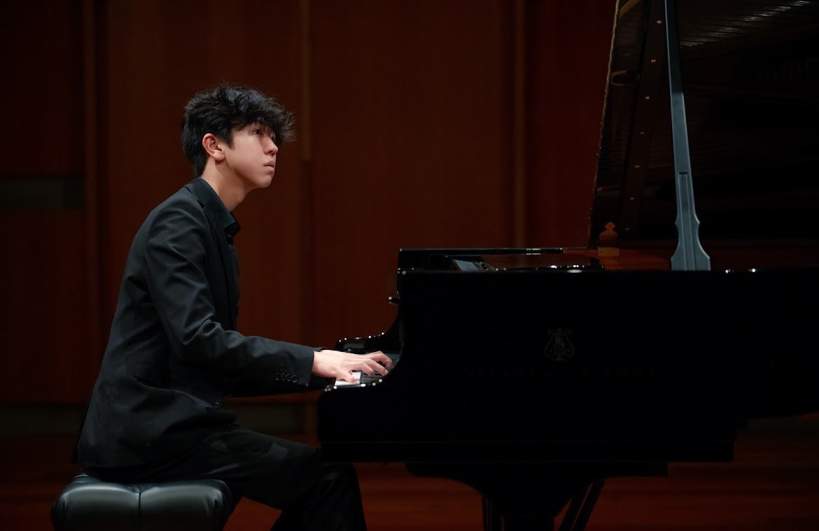 2025 Dunedin Concerto Competition finalist Roy Zhang.