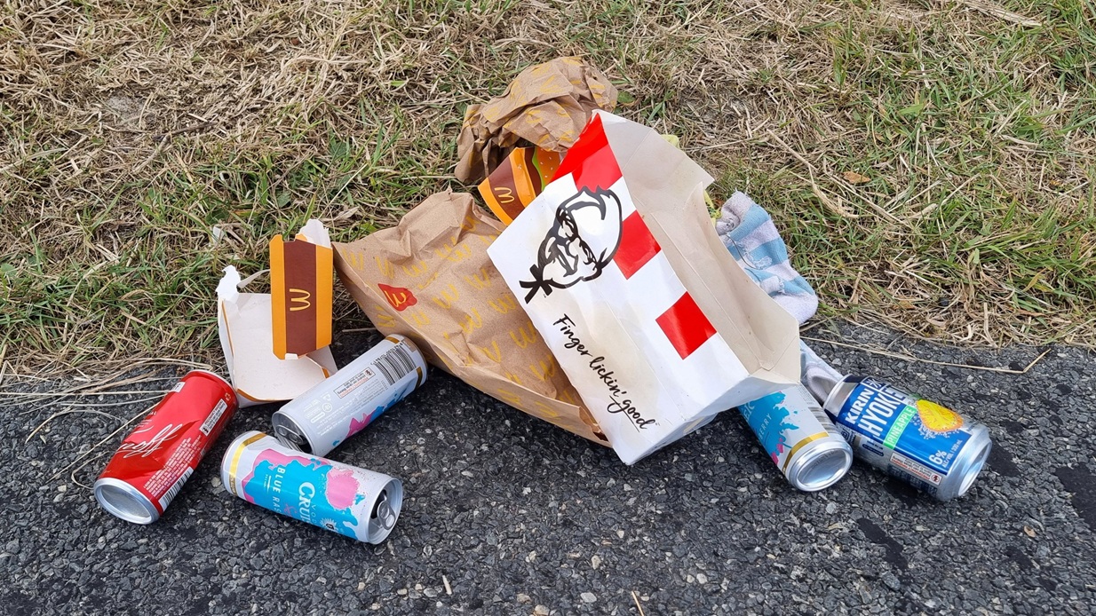 Litter on the scenic drive. Photo: supplied