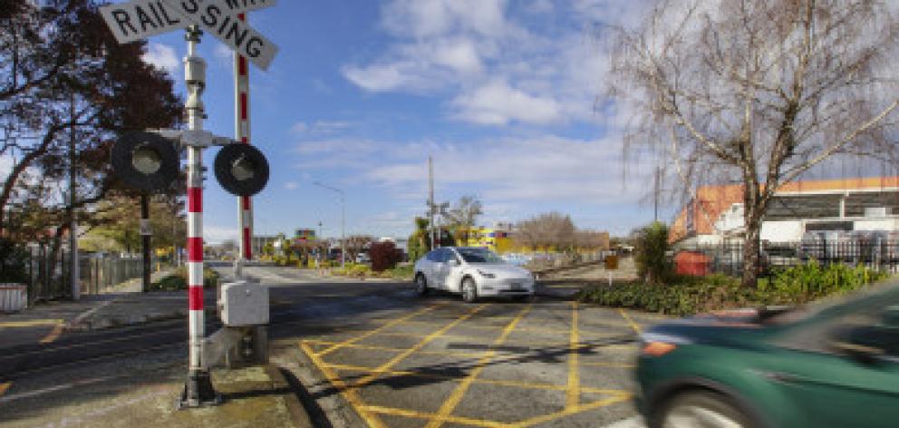 Northern Line cycleway railway level crossing. Photo: Newsline