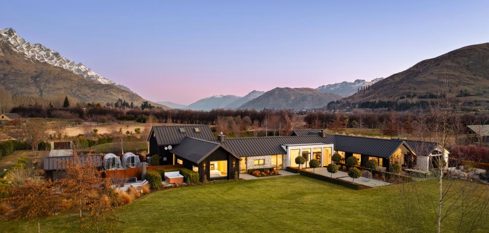 This Domain Rd property, in Hawthorne Estate, enjoys views of Coronet Peak and the Remarkables....