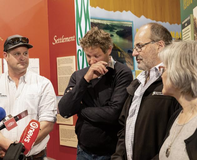 Wallis brothers Toby (left) and Jonathan, Doc director-general Lou Sanson and Conservation...