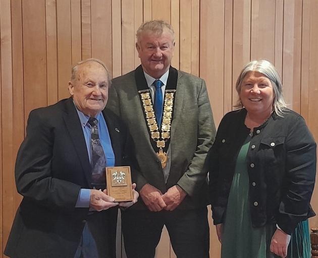 Robert Maxwell with Mayor Neil Brown and Deputy Mayor Liz McMillan. PHOTO: CEZARNE RODGERS