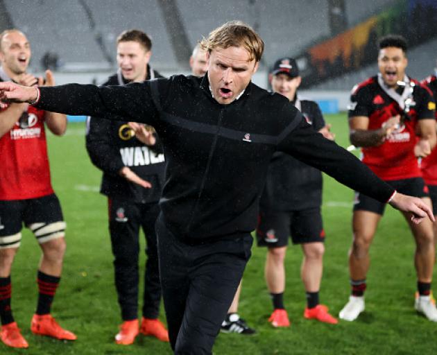 Scott Robertson celebrates winning the 2022 Super Rugby Pacific title. Photo: Getty Images