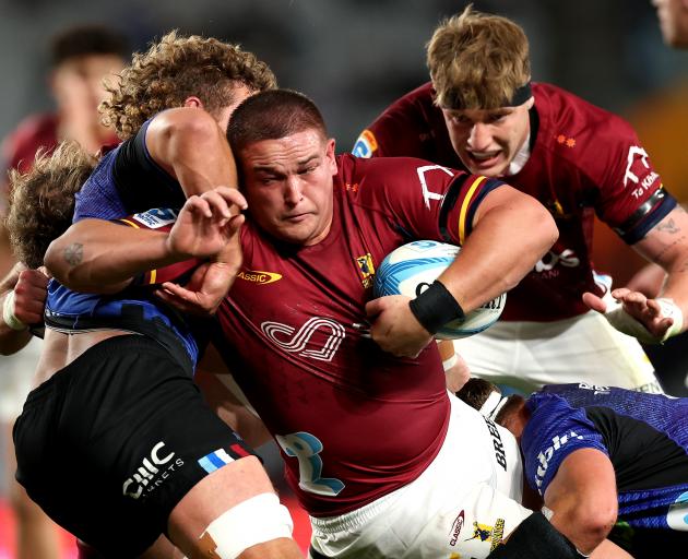 Ethan De Groot of the Highlanders is tackled by Adrian Choat of the Blues. Photo: Getty Images