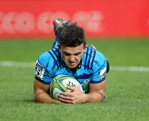 Bryn Gatland dives over to score a try for the Blues. Photo: Getty Images