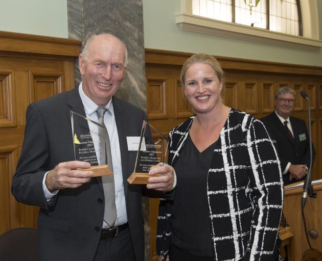 Mahu Whenua manager Russell Hamilton and Associate Minister for Primary Industries Louise Upston at Tuesday's Walking Access Champion awards ceremony. Photo by Lindsay Keats.