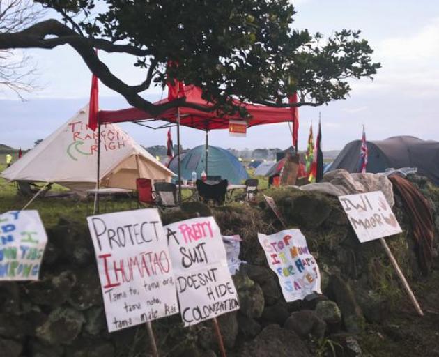 Protest banners at Ihumatao Photo: Nicole Hunt