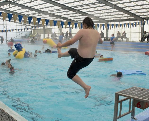 The pool was chock-full of children at a celebration of the 1937 facility’s final day in use....