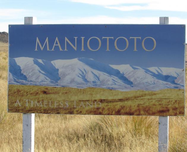 The spelling adopted by the Maniototo County Council differed from the Maniatoto spelling...