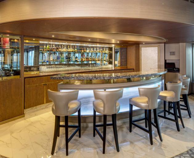 The Pinnacle Bar on Noordam.