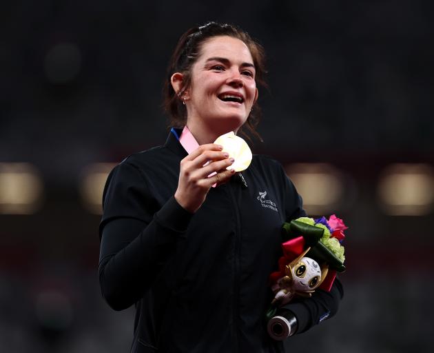 Robinson celebrates with her gold medal in Tokyo three years ago. PHOTO: GETTY IMAGES