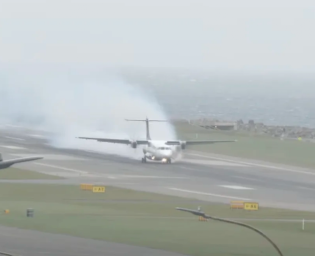 The dramatic landing was caught on live stream. Photo: Screenshot / Wellington Flights Live