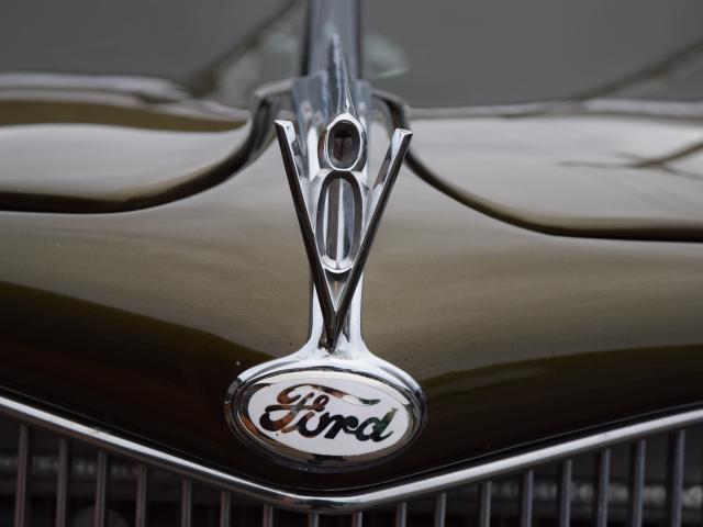 American muscle . . . The bonnet ornament of Mr White’s 1935 Ford coupe.