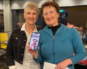 Te Anau Golf Club Fiordland Winter Classic Convener Dawn Dowling with Winner MaryAnne Lindsay....