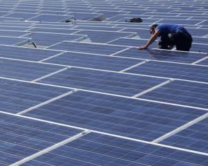 A photovoltaic panel captures the sun's energy to produce electricity. Photo by Reuters.